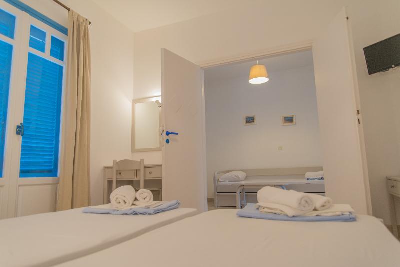 Ostria Hotel & Apartments Gavrio Exteriör bild